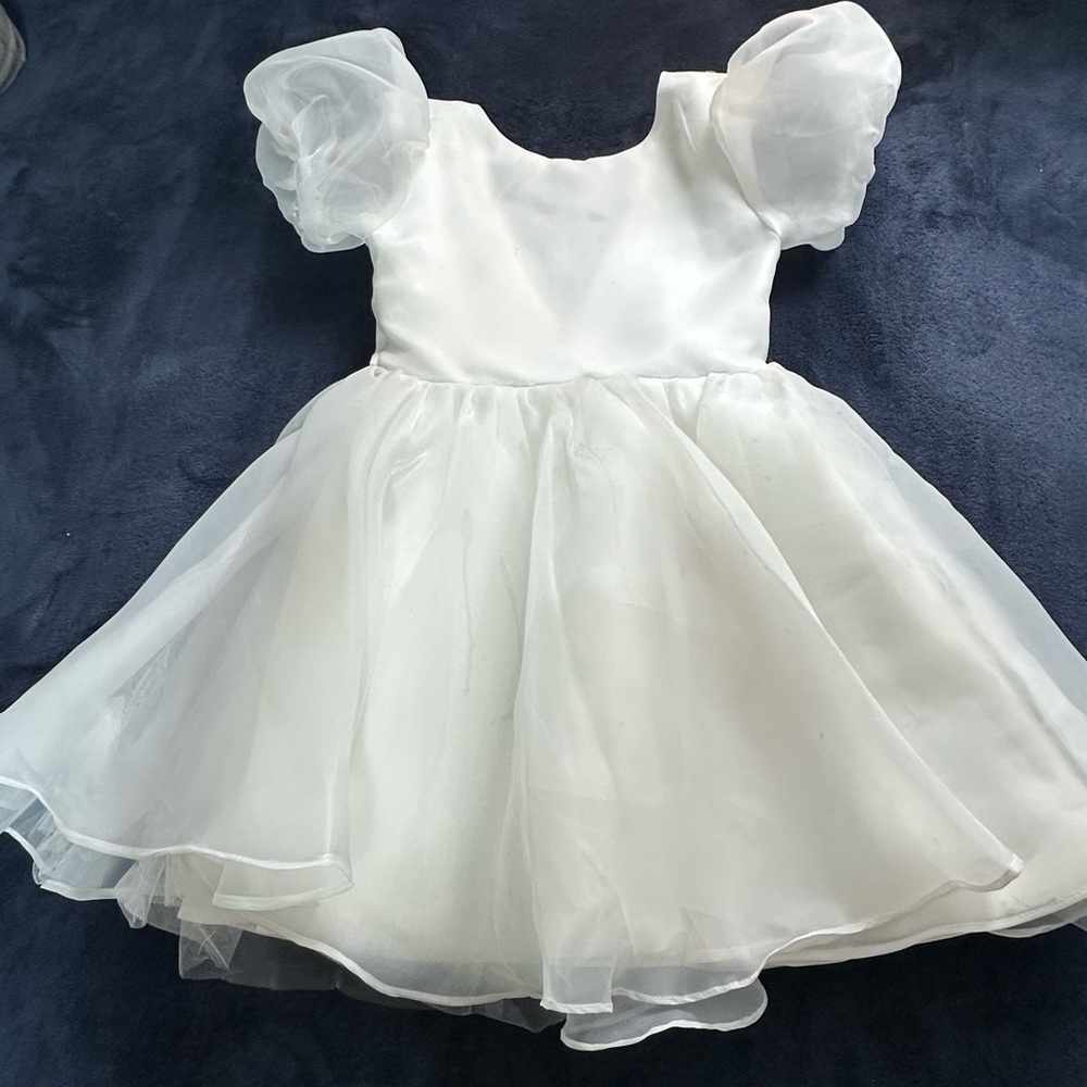 Elegant White Dress with Puff Sleeves
